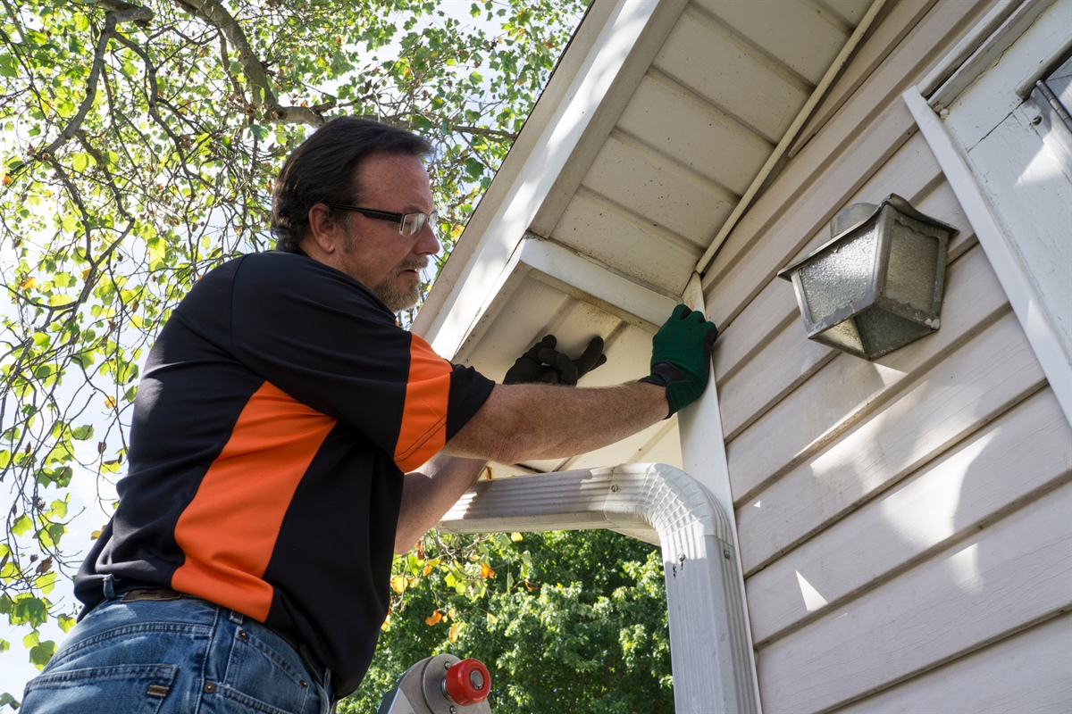 Vinyl Siding Lifespan in Minnesota: Durability, Maintenance & Warranties